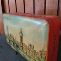 Scatola in latta vintage Londra e il Tamigi.