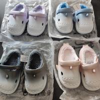 ciabatte bambini stock 