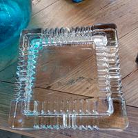 Vecchi posaceneri in vetro pesante Vintage 18x18x4