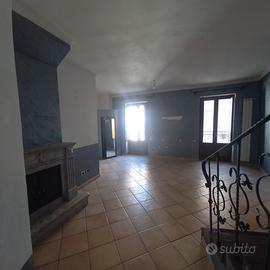 Spazioso Loft Bi-Livello - Senza Spese Condominial