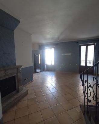 Spazioso Loft Bi-Livello - Senza Spese Condominial