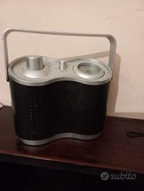Particolare radio portatile funzionante