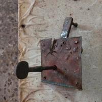 serratura porta antica 