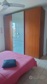 ARMADIO GRANDE CON PORTA SCORREVOLE IN VETRO 