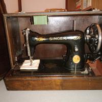 Macchina da cucire antica