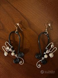 Orecchini neri con gommino nuovi