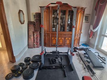 Palestra con struttura multifunzi e vari accessori