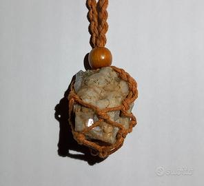 collana in corda con quarzo