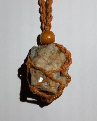 collana in corda con quarzo