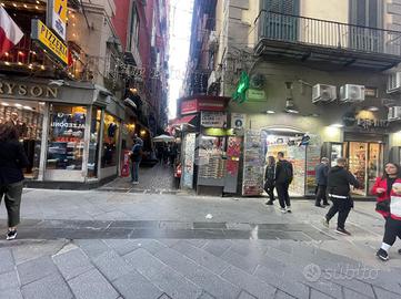NEGOZIO A NAPOLI