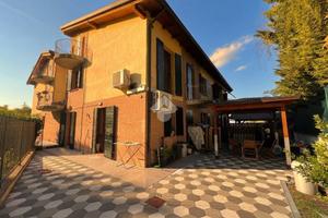 VILLA A SCHIERA A TRAVERSETOLO