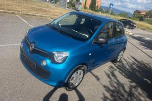 Renault Twingo euro 6 neopatentati garanzia permut