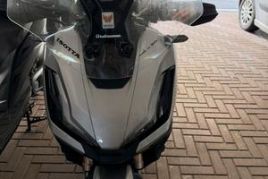 Scooter semi nuovo Honda adv 350