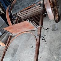Antico calesse in legno completo di redini
