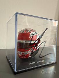Mini casco di Leclerc autografato da Leclerc