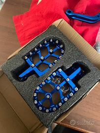 pedane universali moto