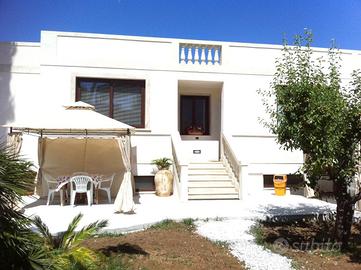 VILLA AMPIA METRATURA 300+600mq di giardino