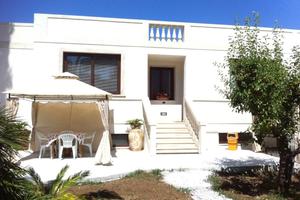 VILLA AMPIA METRATURA 300+600mq di giardino
