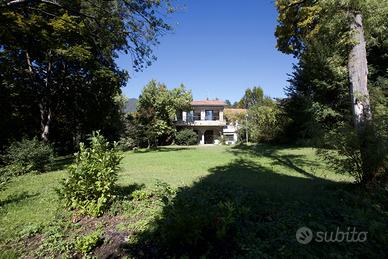 Ampio bilocale con terrazzo e giardino a Salò