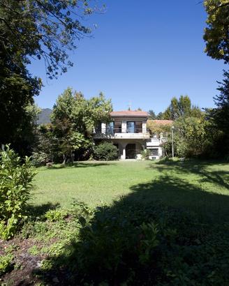 Ampio bilocale con terrazzo e giardino a Salò