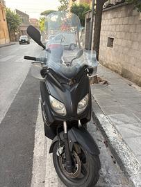 Yamaha X-Max 250 Momo Design