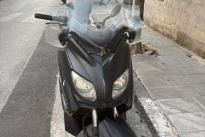 Yamaha X-Max 250 Momo Design