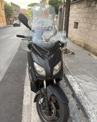 Yamaha X-Max 250 Momo Design