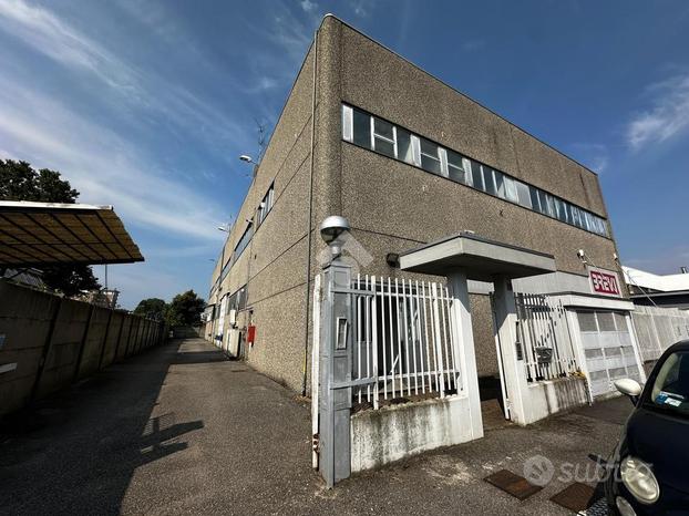 LABORATORIO A TREZZANO SUL NAVIGLIO