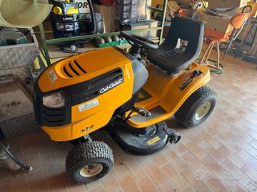 Trattorino Rasaerba CUB CADET LT2