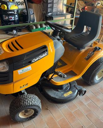 Trattorino Rasaerba CUB CADET LT2