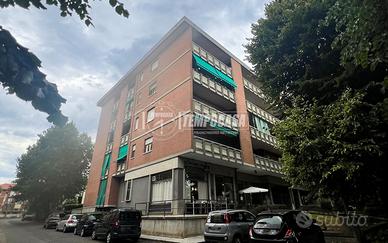 AMPIO QUADRILOCALE IN ZONA CENTRALE con TERRAZZO,