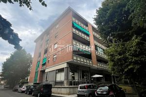 AMPIO QUADRILOCALE IN ZONA CENTRALE con TERRAZZO,