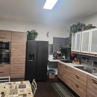 Cucina +tavolo allungabile e sedie