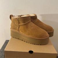 Stivali da neve UGG Mini con tacco alto da donna40
