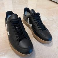VEJA V-12 LEATHER BLACK DUNE