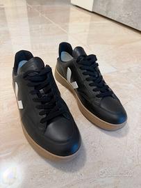 VEJA V-12 LEATHER BLACK DUNE