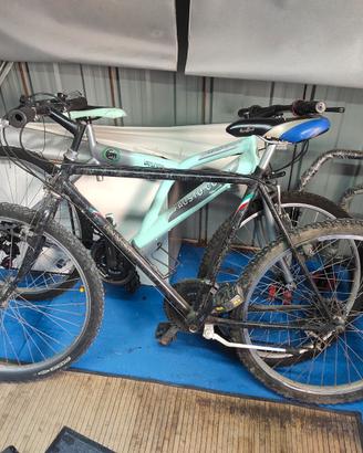 Mountain bike nera