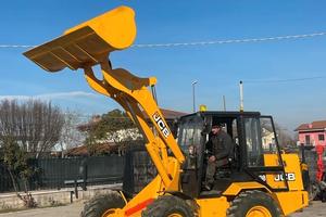 P110 Pala gommata 60 q.li JCB 408