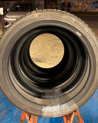 Gomme invernali Hankook iON Tesla 255/40 R20