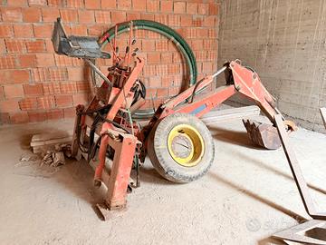 Retro escavatore