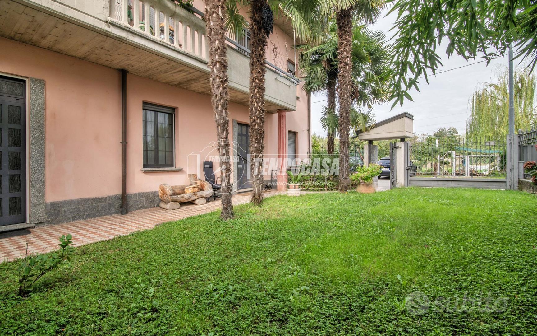 VILLA CON GIARDINO E BOX LIBERA SU 4 LATI !!! - Vista 3