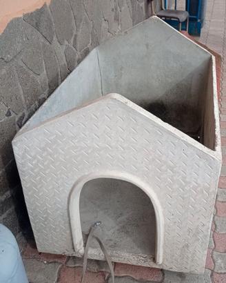 Cuccia per cani in cemento