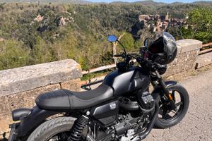 Moto Guzzi V7 STONE DEMO