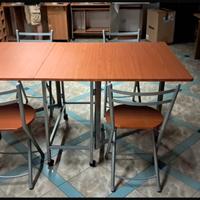 Tavolo in legno e acciaio con rotelle+ 4 sedie