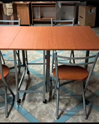 Tavolo in legno e acciaio con rotelle+ 4 sedie