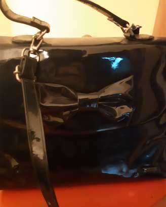 Borsa lucida Camomilla Milano