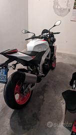 Aprilia tuono V4 1100 factory 2024