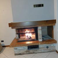 Caminetto ad angolo con monoblocco interno