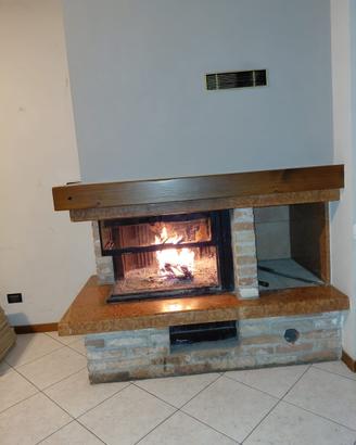 Caminetto ad angolo con monoblocco interno
