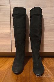 Stivali neri al ginocchio con zeppa n. 36